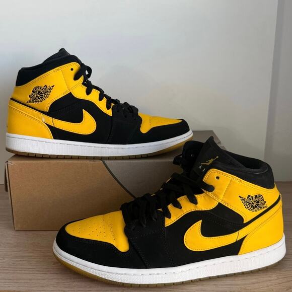 Nike Air Jordan 1 Retro Mid \'New Love\' Men Sneakers - SZ 11 main image 10